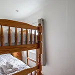 بيت للعطل A D Coach House *