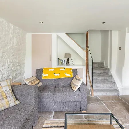 Holiday home A D Coach House *